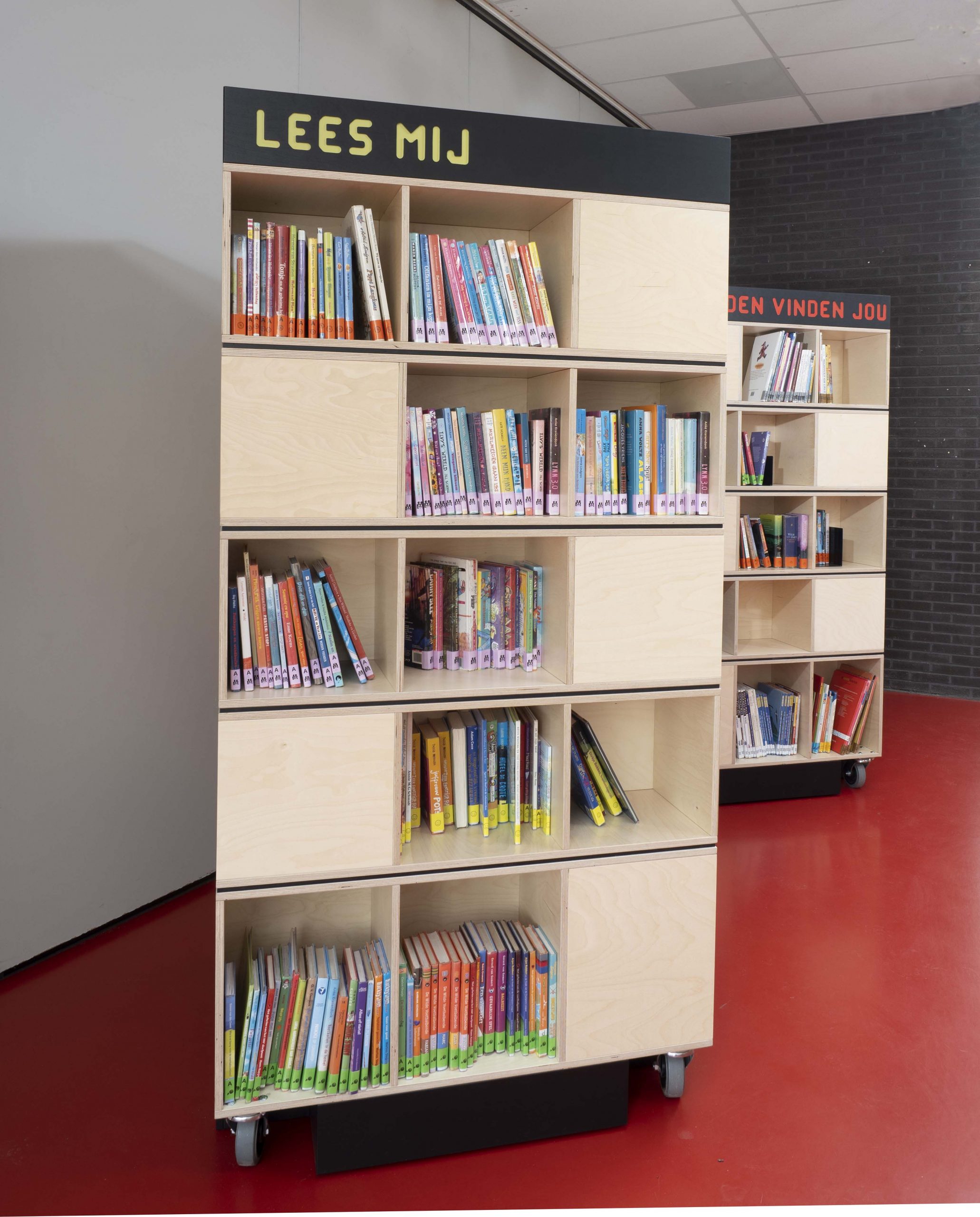 2 Bibliotheekkasten op wielen