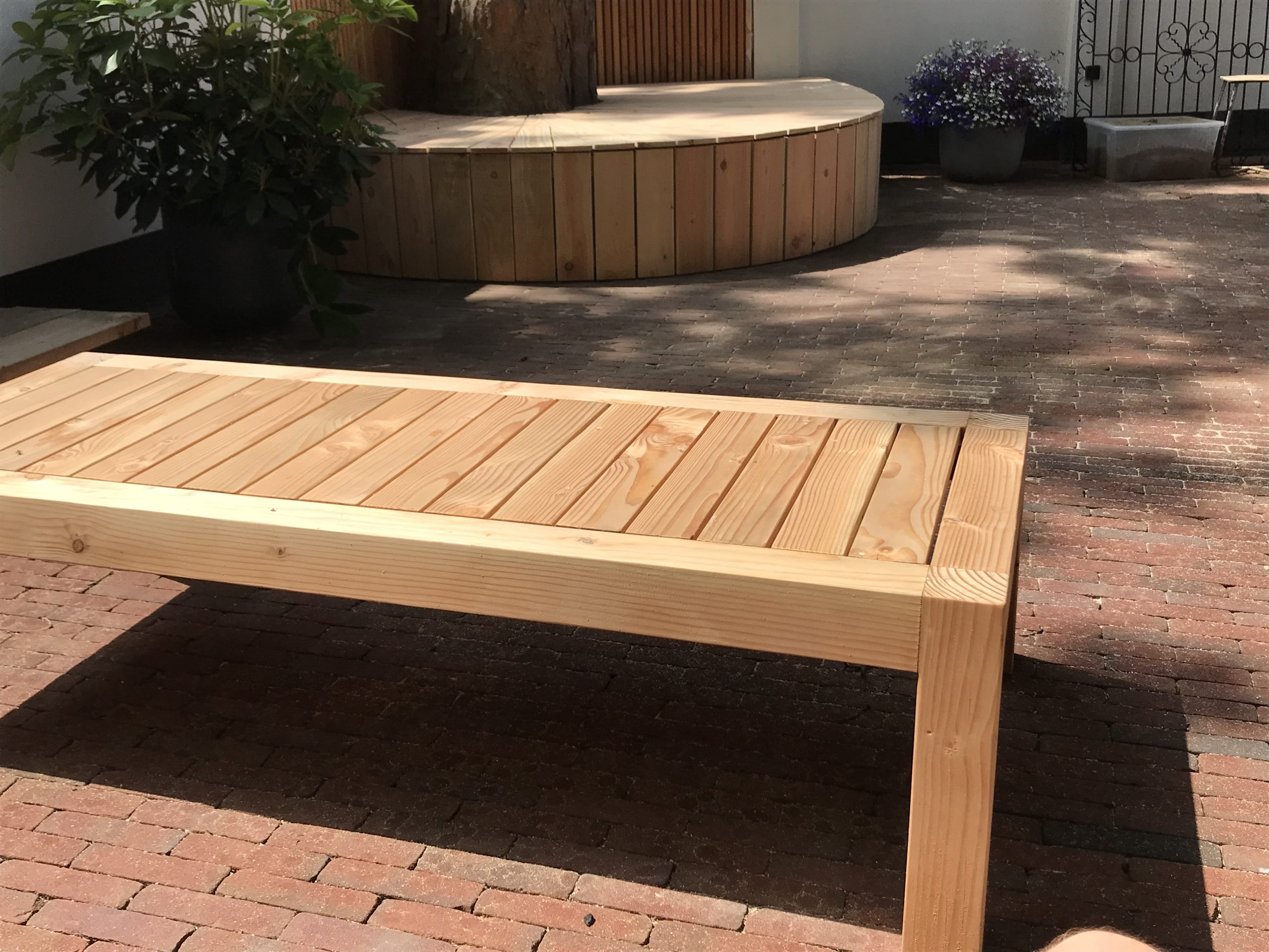 Tuinbank en tafeltje