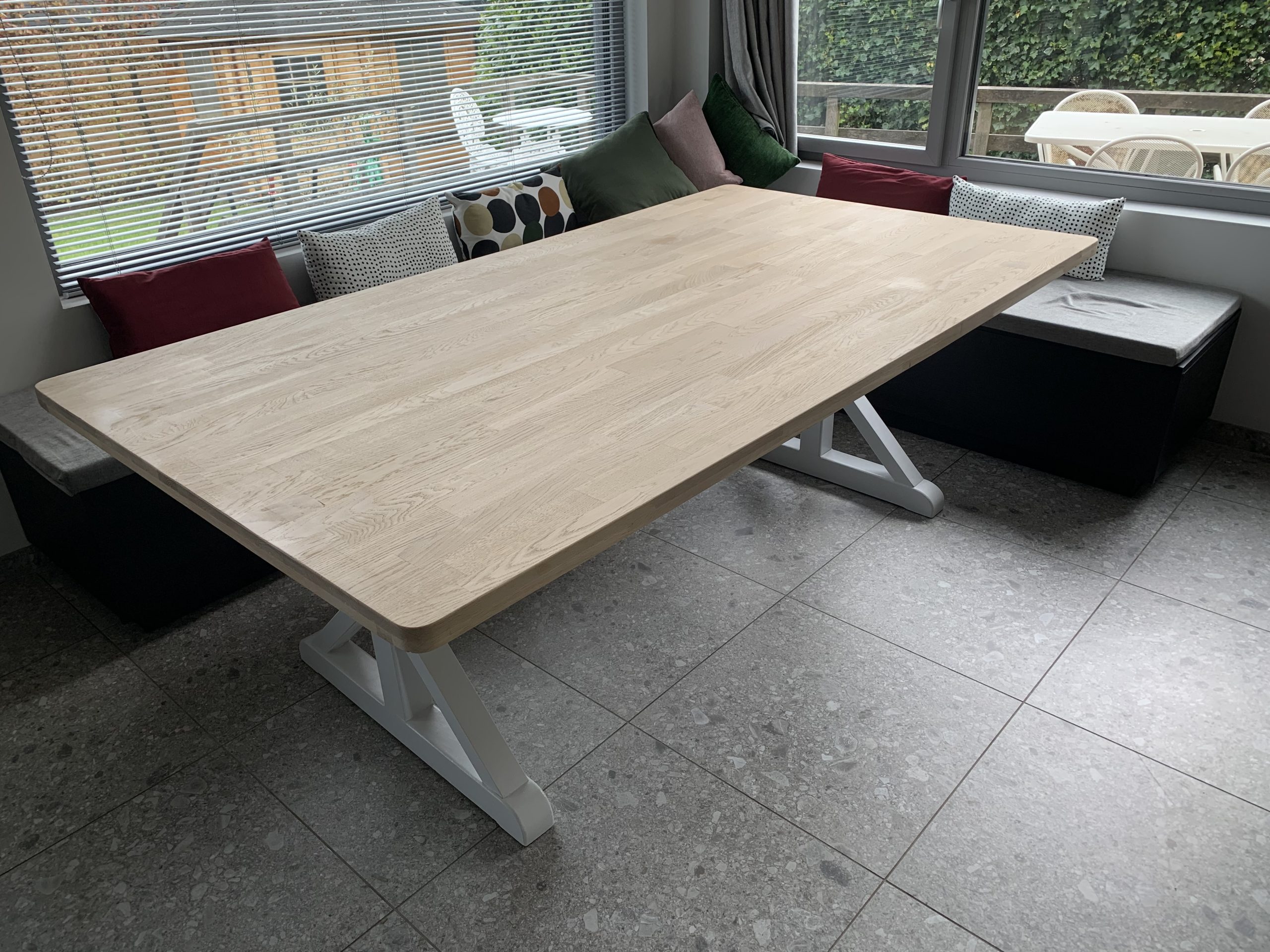 Eettafel met hoekbank